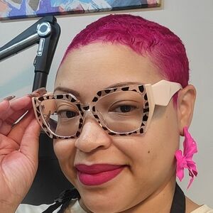 Meet your Posher, Grace